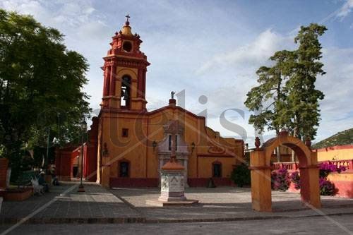 Capillas Mexicanas  3 Architecture and Interiorism Color (Digital)