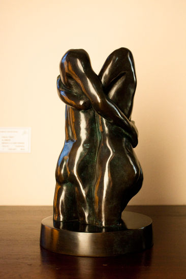 Abrazo Bronce Figurativa