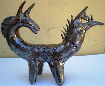 Animale fantastico,ceramica, autore Pio Mastrogiacomo