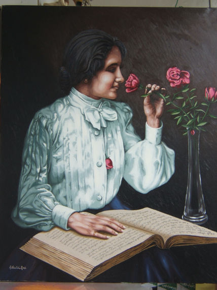 Mujer oliendo una rosa