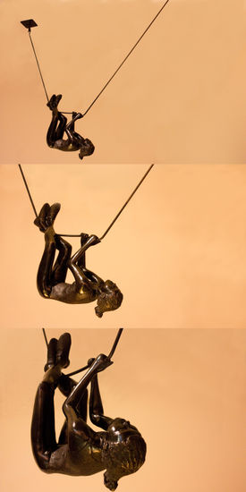 Trapecista con soporte en cuerda en dos puntos Bronze Figurative