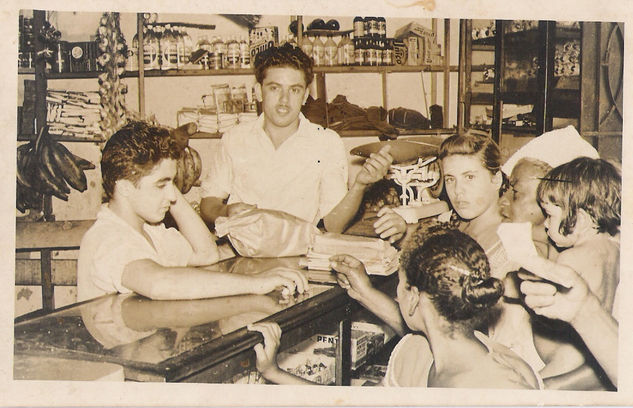 bodega en los 40 Arquitectura e interiorismo Blanco y Negro (Química)