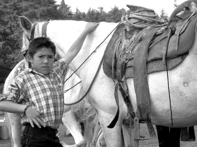 NIÑO CON CABALLO Photojournalism and Documentary Black and White (Digital)