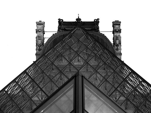 PIRAMIDE Y TORRE COPULAN Arquitectura e interiorismo Blanco y Negro (Digital)