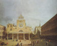 Plaza enfrente de San Giacomo de Rialto en Venecia