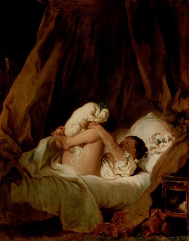 Niña en la cama, jugando con un perrito.