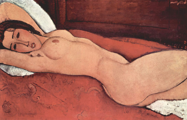 Desnudo acostado