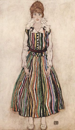 Porträt der Edith Schiele im gestreiften Kleid 