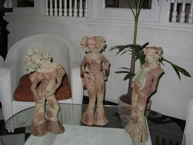 Vestuario moderno Pottery Figurative