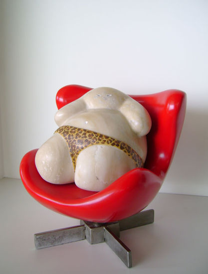 Egg Chair Mixta Figurativa