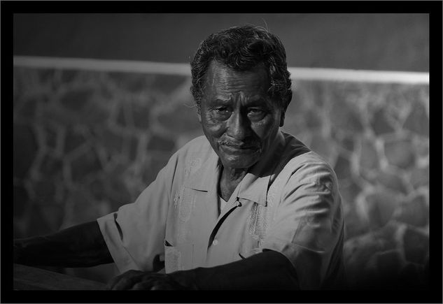 El viejo de la carreta Photojournalism and Documentary Black and White (Digital)