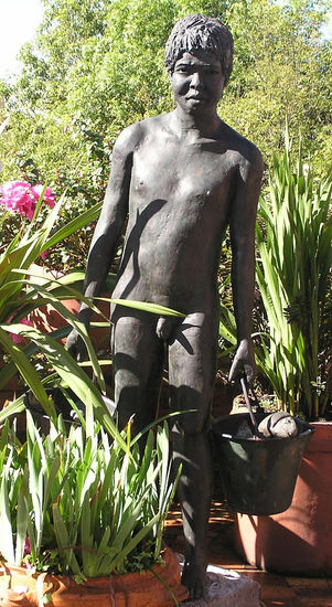 Ivan con un balde Bronze Figurative