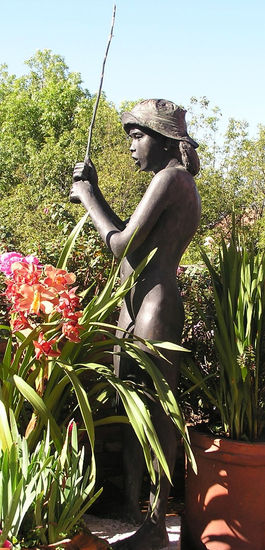 Natalia pescando Bronce Figurativa