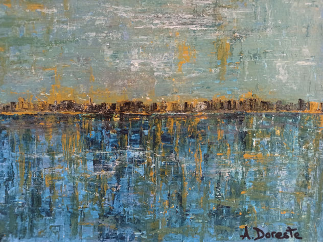 Ciudad reflejada al atardecer