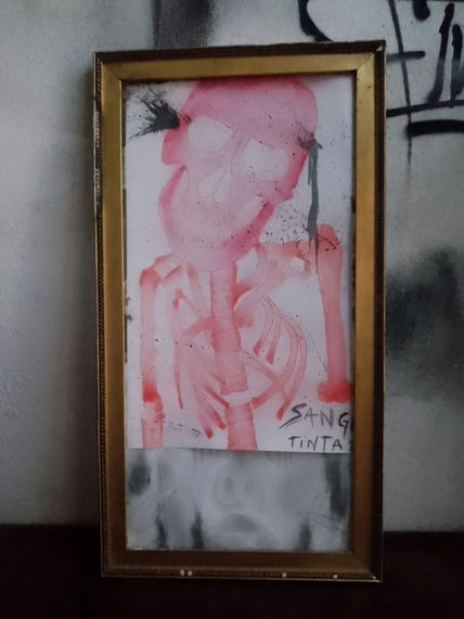 La muerta en dos...