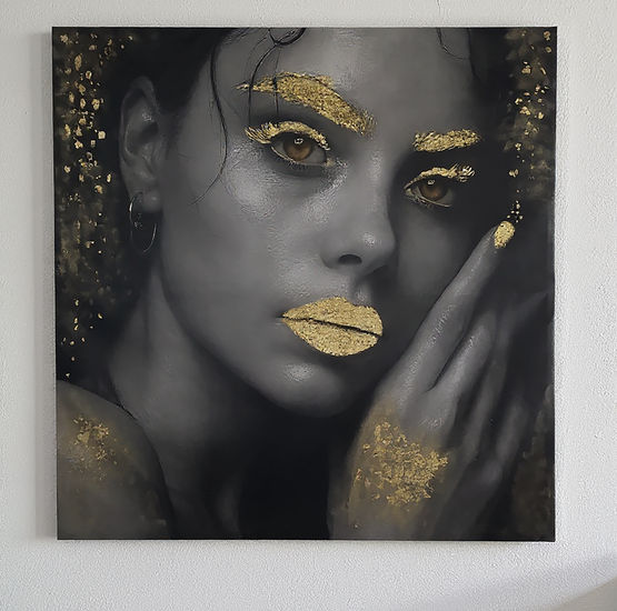 Mujer Oro 