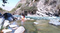Niños en el río