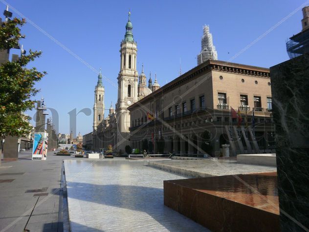 "Zaragoza revisited"   -      "Grandeur" maña