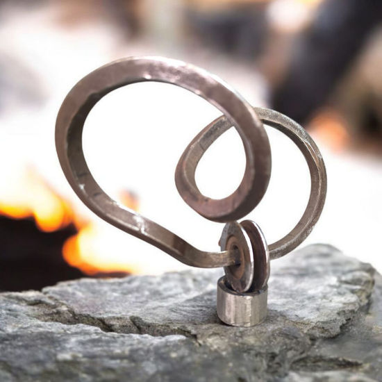 Vueltas de vida, 2025 Hierro Abstracta