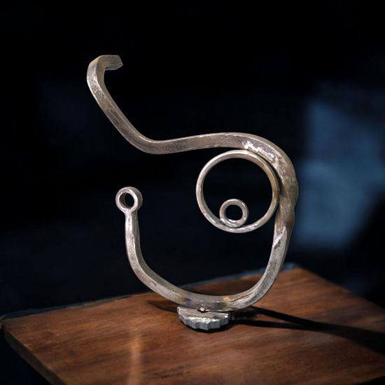 Ojo abierto, 2025 Hierro Abstracta