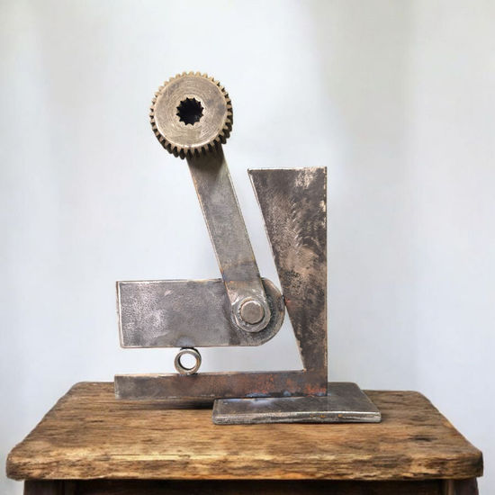 Equilibrio suspendido, 2025 Hierro Abstracta