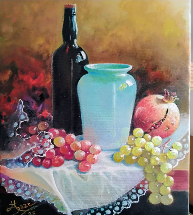 Botella negra de cristal y búcaro de porcelana blanco