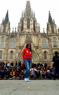 Mujer y catedral