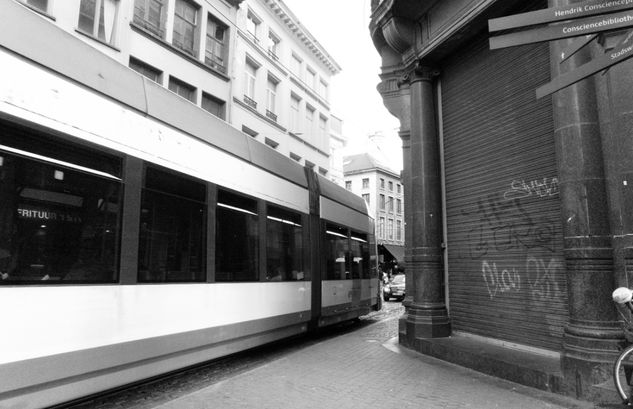 Tranvía Amberes Travel Black and White (Manual)