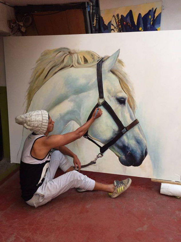 WHITE HORSE