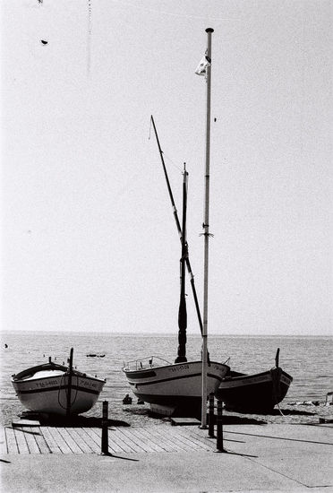 Barcas en pineda de  mar Viajes Blanco y Negro (Química)