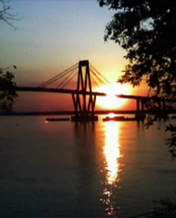 Atrdecer en el puente