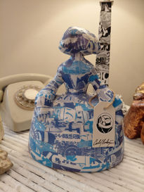 Menina symbol blue