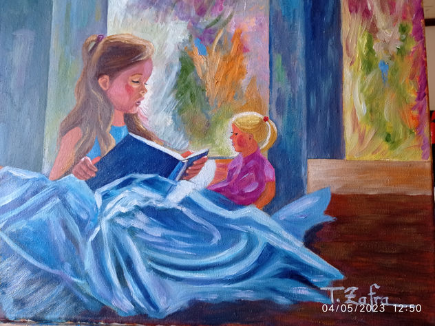 NIÑA LEYENDO CUENTO A SU MUÑECA