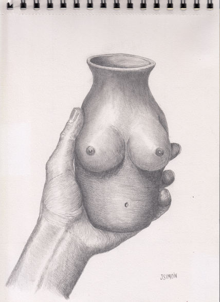 Mano con jarrón