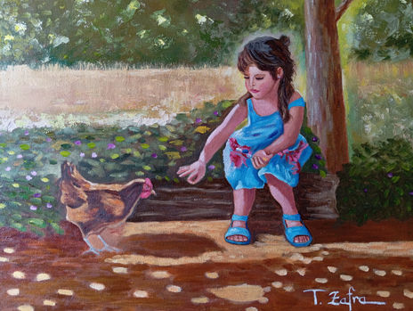 Niña alimentando a...