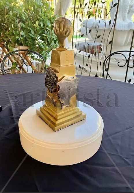 "Monumento Mitad...