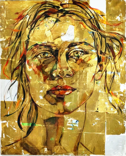 Mujer en oro.