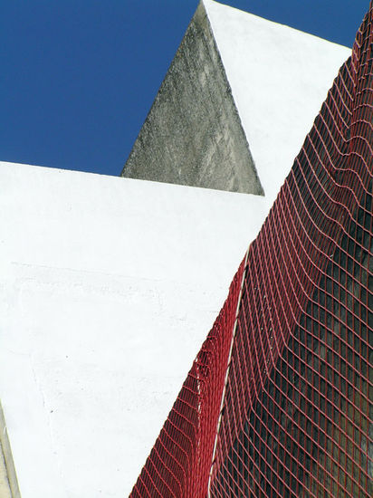 Red roja y paredes II Architecture and Interiorism Color (Digital)