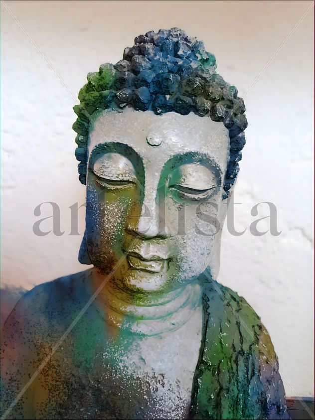 Busto de Buda de piedra en Tonos Verdes y Azules