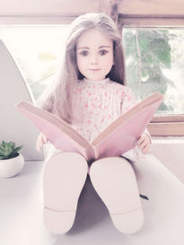 Muñeca Leyendo un...