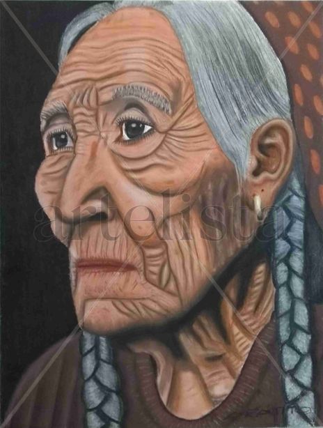 Anciana con trenzas