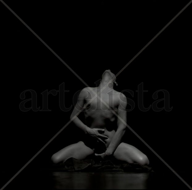 Contrasts Series: Kneeling Model 2