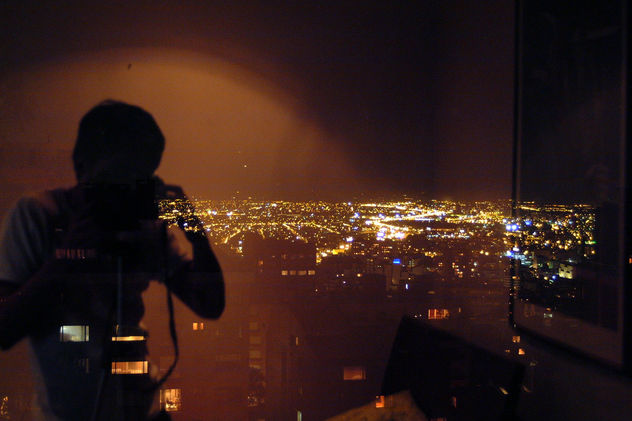 desde una urna de cristal