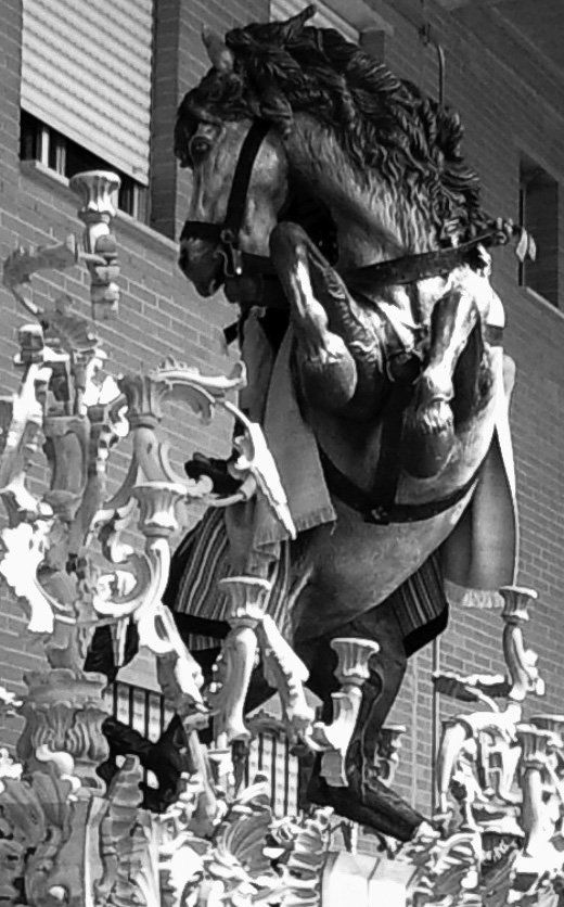 TRIBUNO A CABALLO I