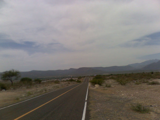 POR LA CARRETERA