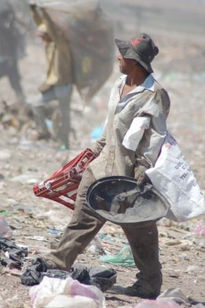 Caminando entre basura