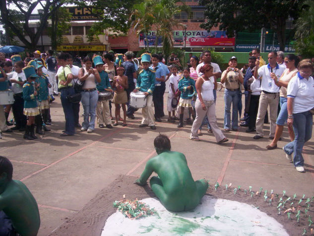 HOMBRE DE TIERRA VERDE 