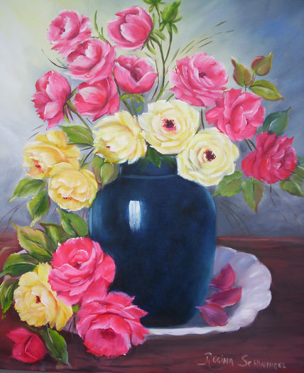 Vaso azul com rosas
