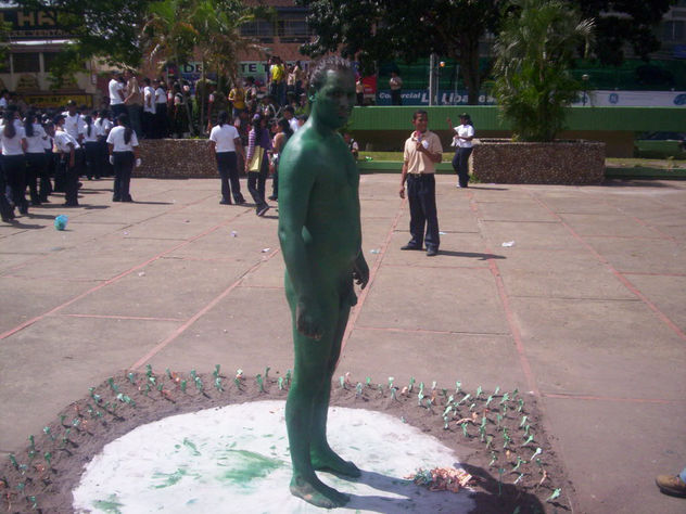 HOMBE DE TIERRA VERDE