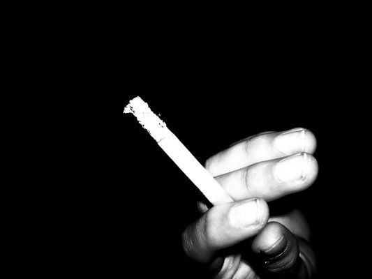 fumando despues en una obcuridad
